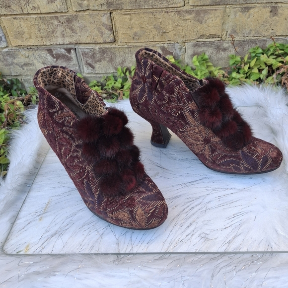 Baci Daisy Tapestry Brocade Mink Fur Pom Pom Slip-On Ankle Heel Boots  Size 6.5 - Picture 3 of 16